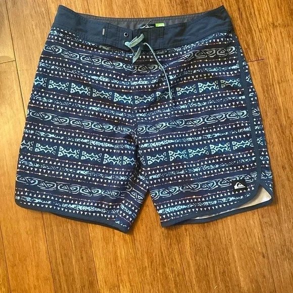 Quicksilver men’s surf silk size 32 - blue with tribal pattern - Picture 1 of 8